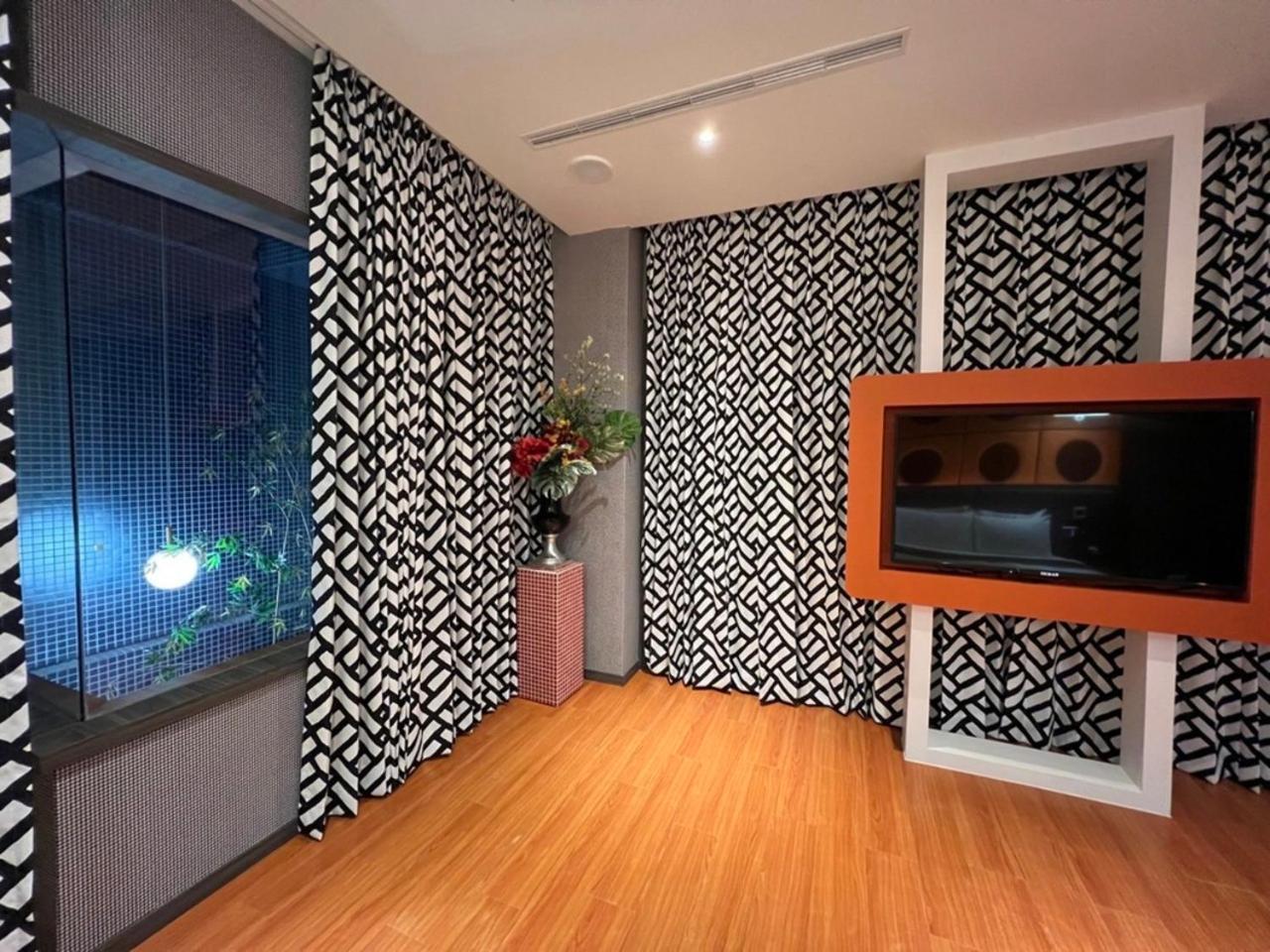 Aquarius Motel Taichung Exterior foto
